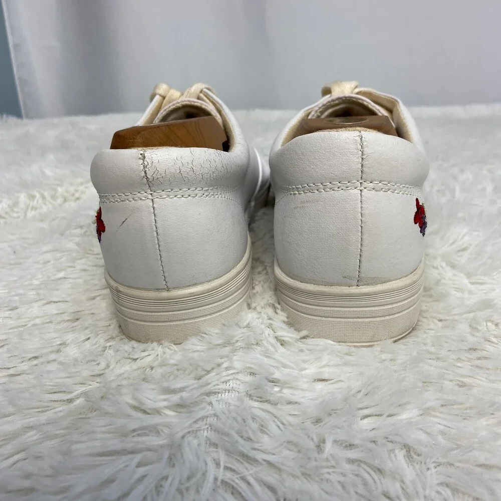 VTG Grasshoppers By Keds Embroidered White Sneakers Sz 8.5 Cottage Core Red Hat